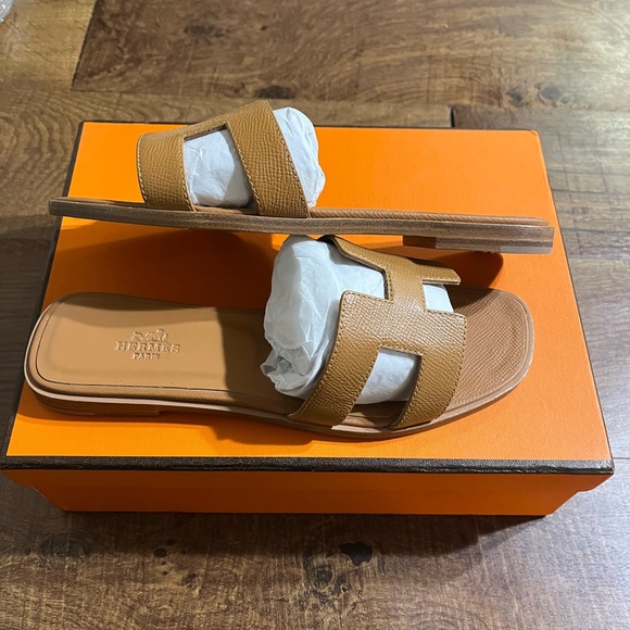 - Hermes Tan Oran Sandals Iconic H Design 38 - Picture 6 of 13